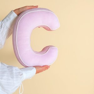 Betűpárna baby plüss anyagból rózsaszín